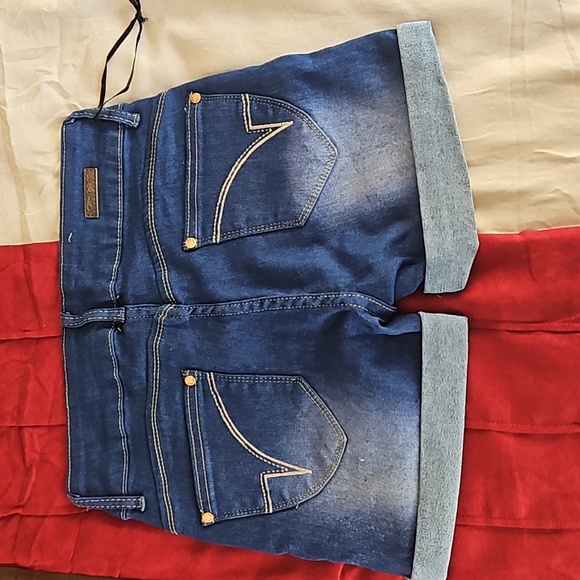 Shorts - Picture 2 of 2